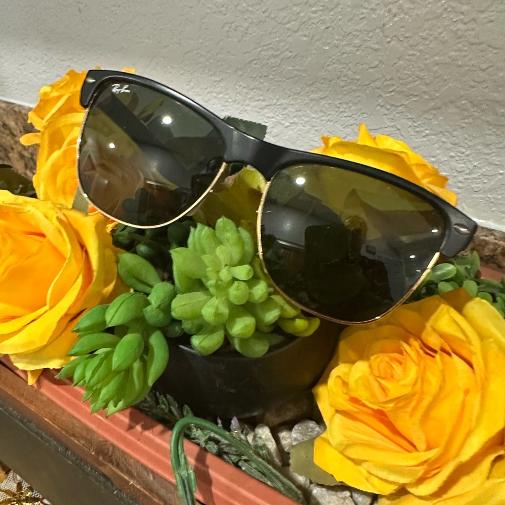 100% Authentic Ray Ban Sunglasses With Case ! For Men